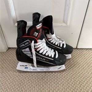 True HZRDUS 7X skates boys 8R (euro 43)